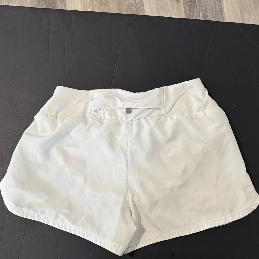 Nike Women's Light Gray Athletic Shorts Size Small Petite